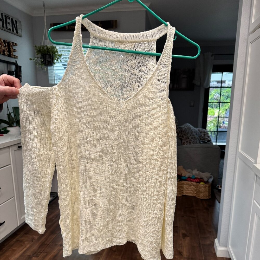 cold shoulder sweater knit new L